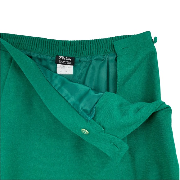 Vintage Kelly Green Wool Blend Pencil Skirt with Pockets made by TanJay Petites. - Picture 5 of 15